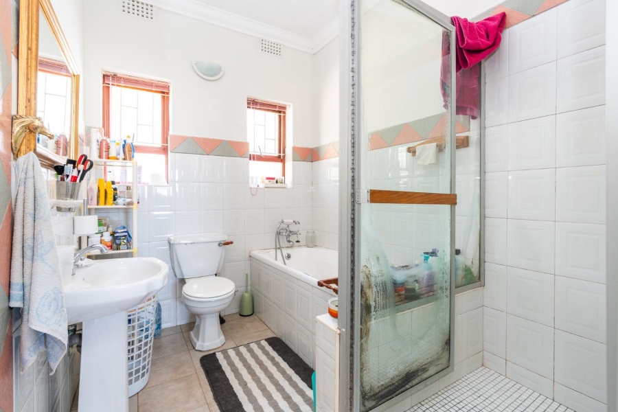 6 Bedroom Property for Sale in Vredehoek Western Cape